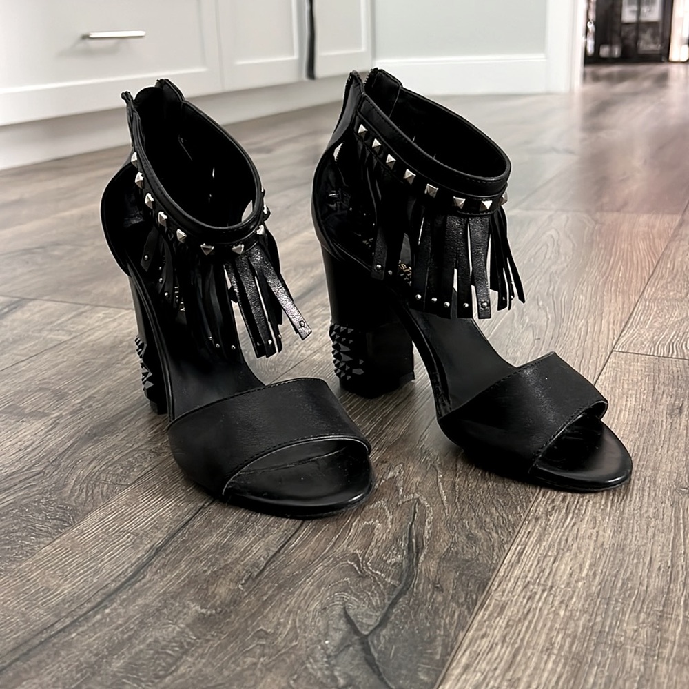 Leather shoes with studs and fringe